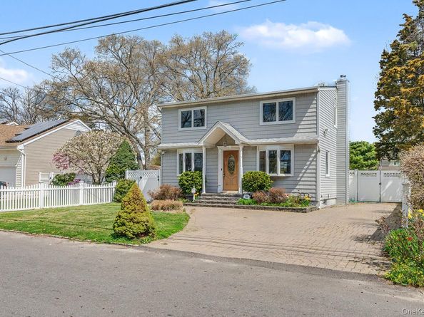 408 N Broome Avenue, Lindenhurst NY 11757