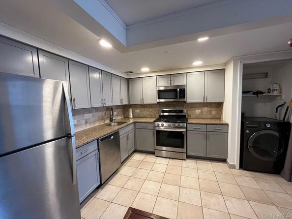 143-41 84th Drive 6E, Briarwood NY 11435