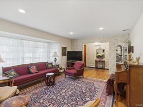 22 Stephens Court, Hauppauge NY 11788
