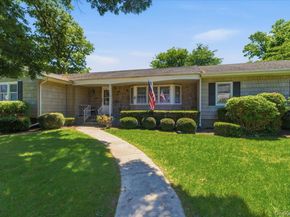 22 Stephens Court, Hauppauge NY 11788