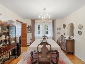 22 Stephens Court, Hauppauge NY 11788