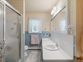 22 Stephens Court, Hauppauge NY 11788