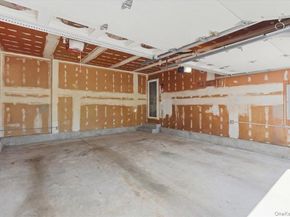 22 Stephens Court, Hauppauge NY 11788