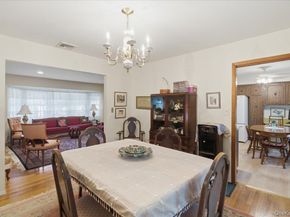 22 Stephens Court, Hauppauge NY 11788