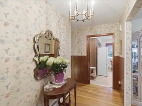 22 Stephens Court, Hauppauge NY 11788