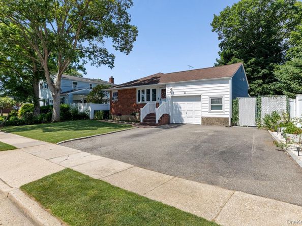 54 Oak Street, Farmingdale NY 11735