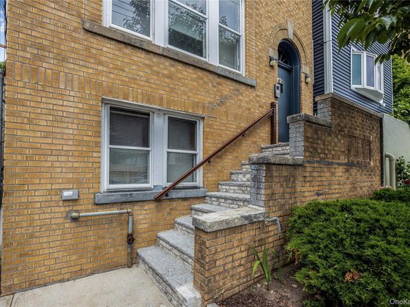 721 E 242nd Street, Bronx NY 10470