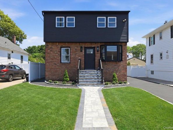 20 Wyona Avenue, Lindenhurst NY 11757