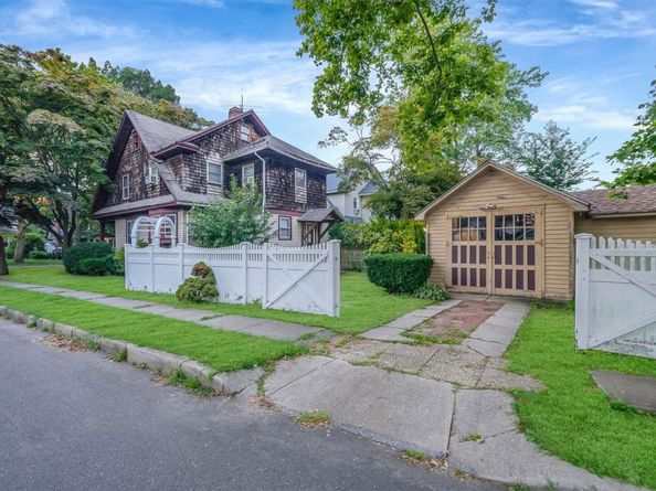 266 Earle Avenue, Lynbrook NY 11563