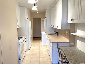 27110 Grand Cental Parkway 15G, Floral Park NY 11005