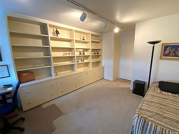 27110 Grand Cental Parkway 15G, Floral Park NY 11005