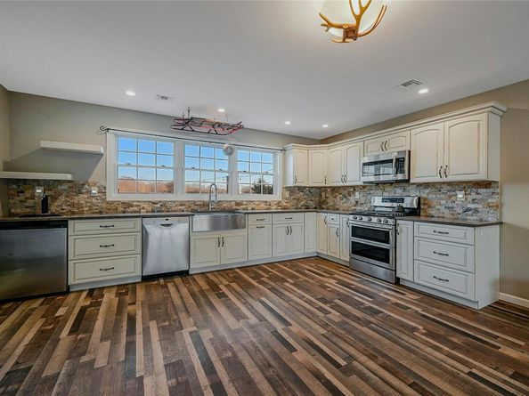 1727 Main Road, Jamesport NY 11947