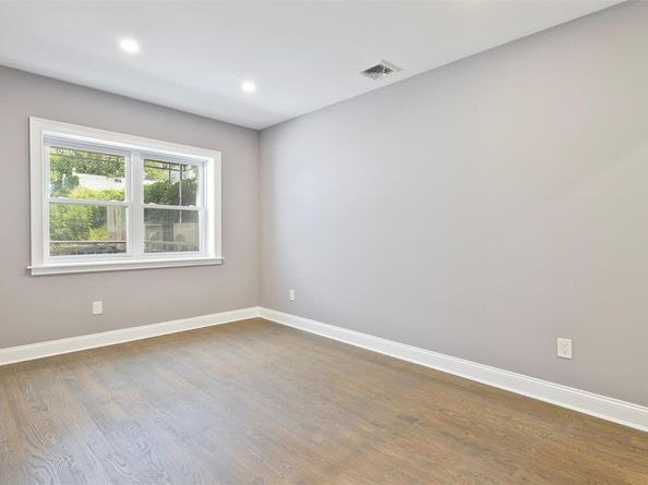 68-02 Jay Ave, Maspeth NY 11378