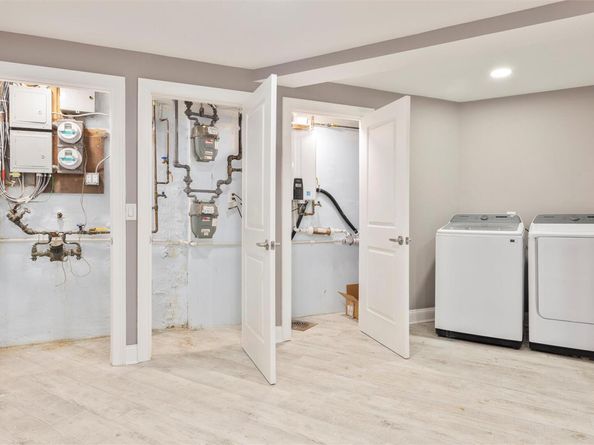 68-02 Jay Ave, Maspeth NY 11378