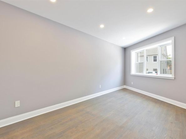 68-02 Jay Ave, Maspeth NY 11378