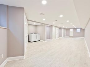 68-02 Jay Ave, Maspeth NY 11378