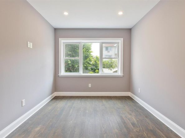 68-02 Jay Ave, Maspeth NY 11378