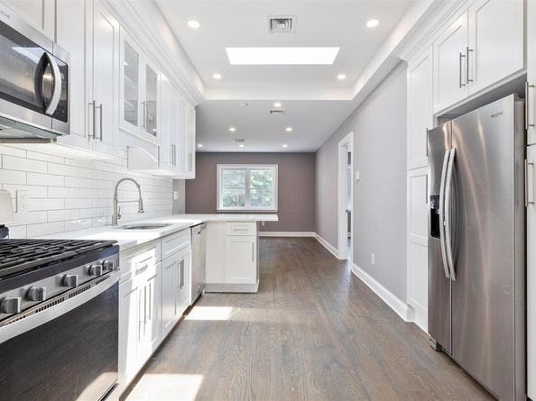68-02 Jay Ave, Maspeth NY 11378
