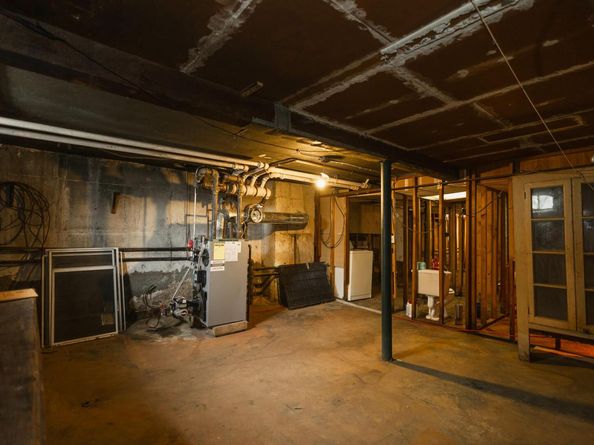 40-29 201 Street A, B, C, Bayside NY 11361