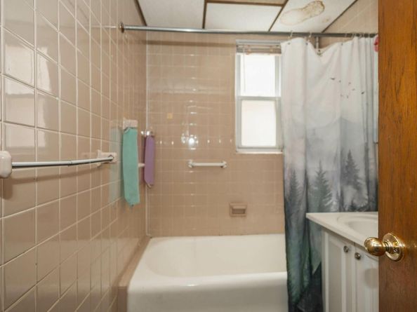 40-29 201 Street A, B, C, Bayside NY 11361