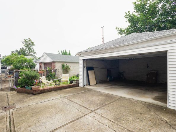 40-29 201 Street A, B, C, Bayside NY 11361