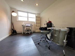 240-02 70th Avenue 1C, Douglaston NY 11362