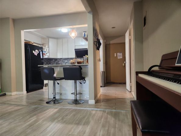 240-02 70th Avenue 1C, Douglaston NY 11362