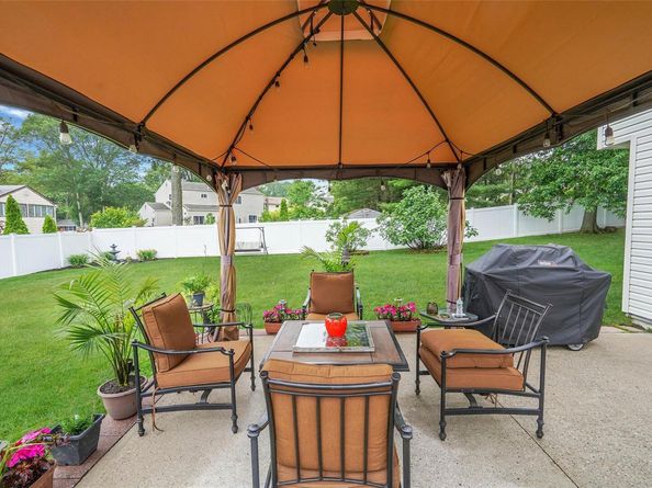 6 Center Street, Ronkonkoma NY 11779