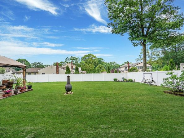 6 Center Street, Ronkonkoma NY 11779