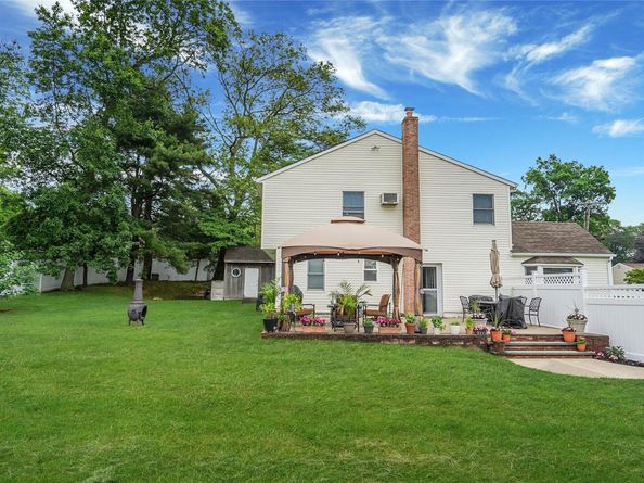 6 Center Street, Ronkonkoma NY 11779