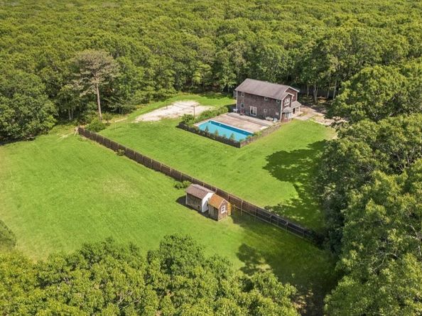 484 NORTH MAGEE Street, Southampton NY 11968