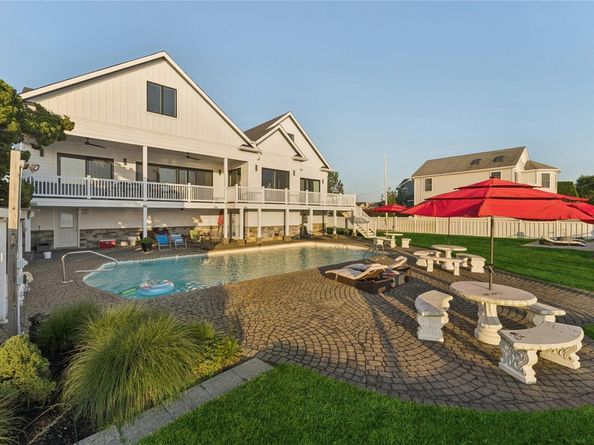 894 S Long Beach Avenue, Freeport NY 11520