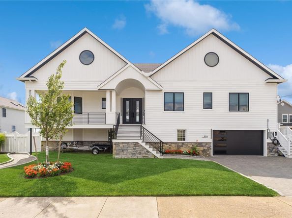 894 S Long Beach Avenue, Freeport NY 11520