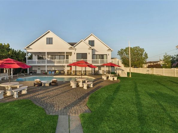 894 S Long Beach Avenue, Freeport NY 11520