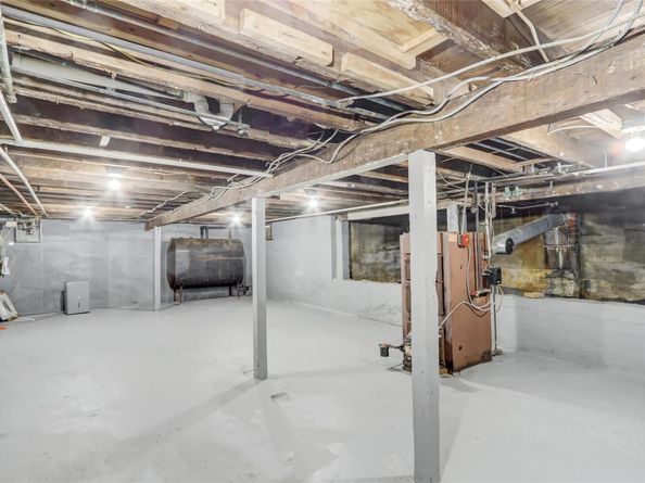 69 Hewlett Street, Hempstead NY 11550