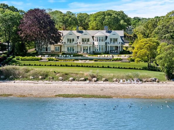 25 Brewster Lane, East Setauket NY 11733