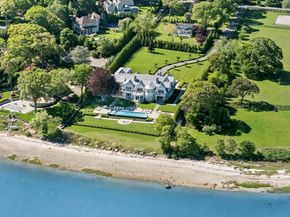 25 Brewster Lane, East Setauket NY 11733