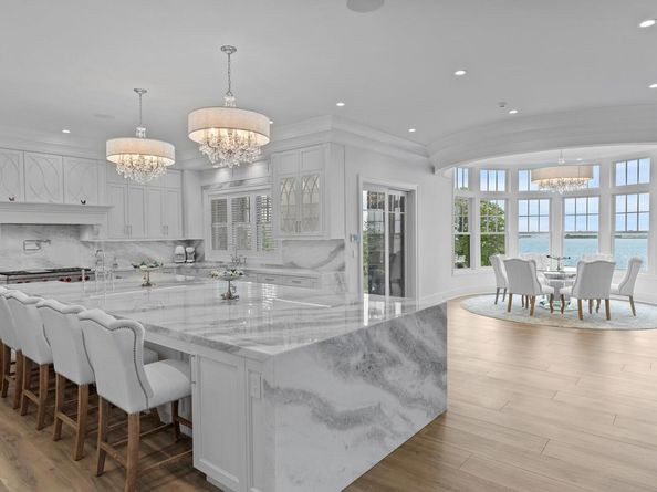 25 Brewster Lane, East Setauket NY 11733