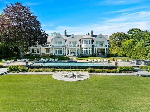 25 Brewster Lane, East Setauket NY 11733