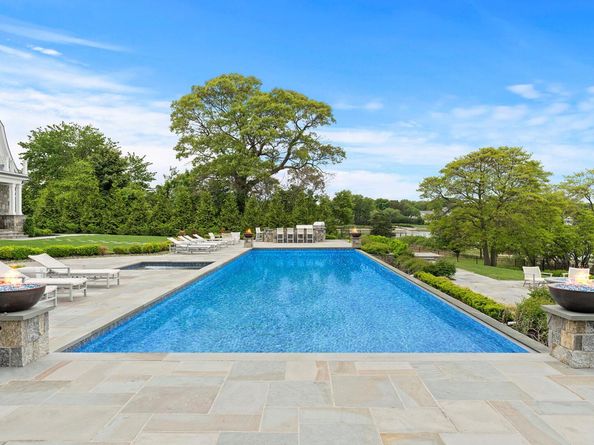 25 Brewster Lane, East Setauket NY 11733