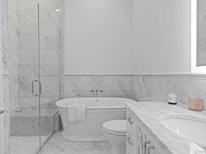 25 Brewster Lane E, East Setauket NY 11733