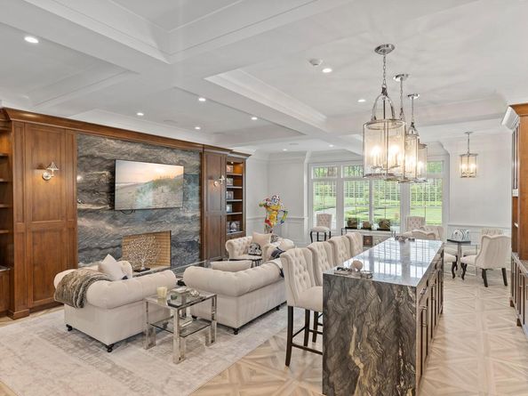 25 Brewster Lane, East Setauket NY 11733