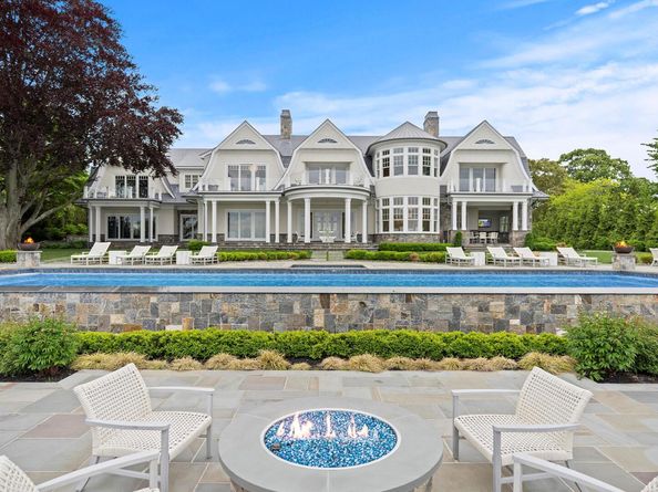 25 Brewster Lane, East Setauket NY 11733