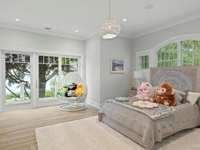 25 Brewster Lane E, East Setauket NY 11733