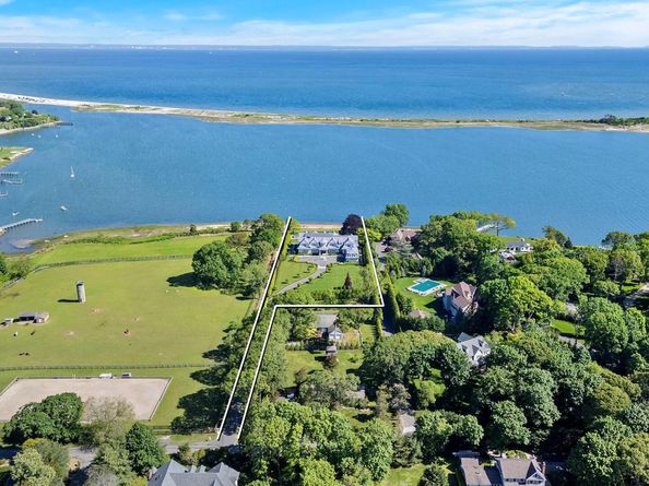 25 Brewster Lane, East Setauket NY 11733