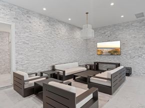 25 Brewster Lane E, East Setauket NY 11733