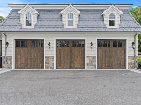 25 Brewster Lane, East Setauket NY 11733