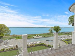 25 Brewster Lane E, East Setauket NY 11733