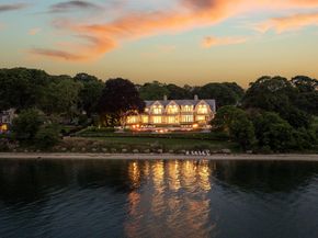 25 Brewster Lane E, East Setauket NY 11733