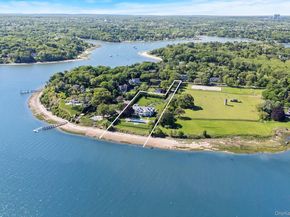 25 Brewster Lane E, East Setauket NY 11733